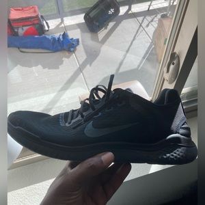 Men’s black Nike runners